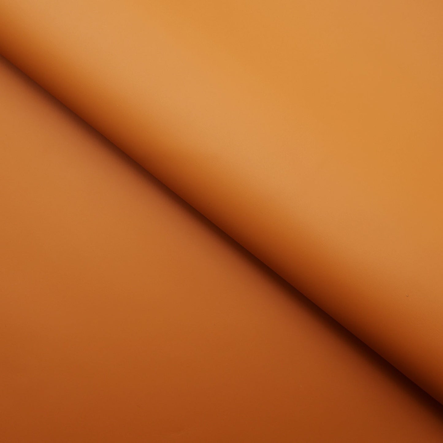 C22S00002 | Smooth satinated calfskin
